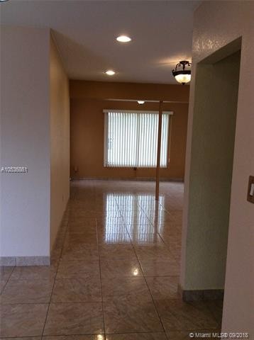Foto del edificio - 8900 SW 18th Terrace