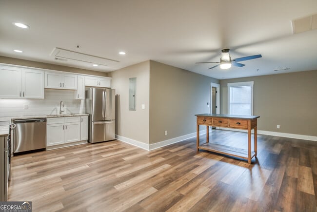 Building Photo - 224 Alcovy St