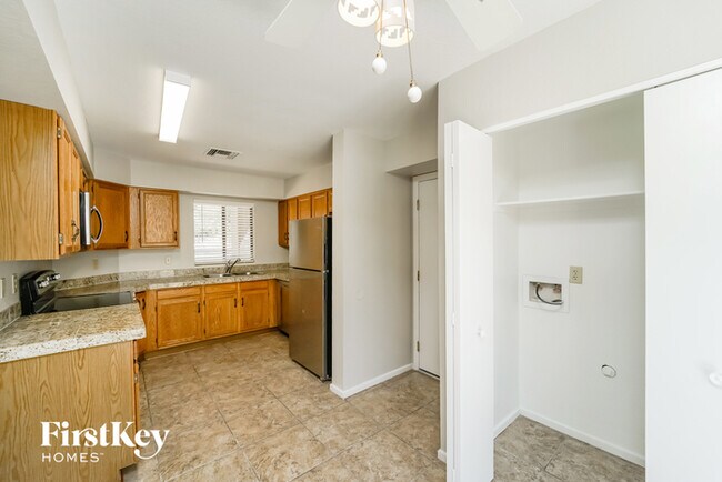 Building Photo - 5573 N Mica Mountain Dr