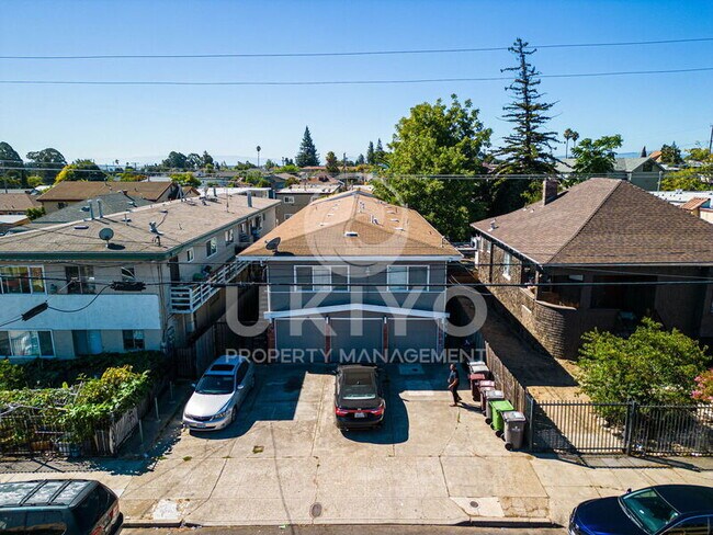 Building Photo - 3007 Nicol Ave