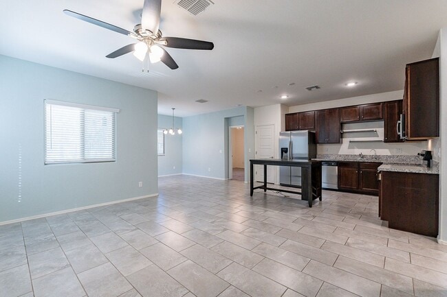 Building Photo - Three Bedrooms & Two Baths - Great Location