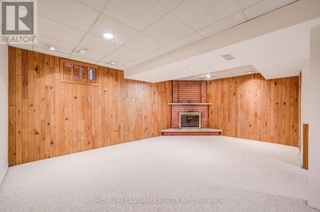 Building Photo - 319 Hillside Dr