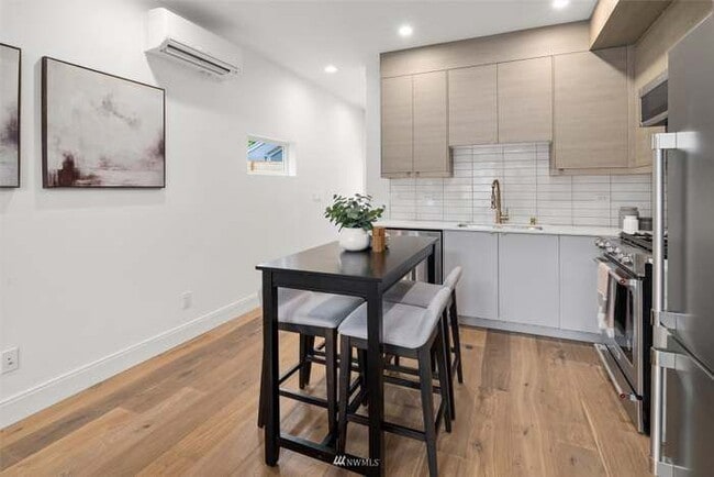 Foto del edificio - 4758 Green Lake Way N