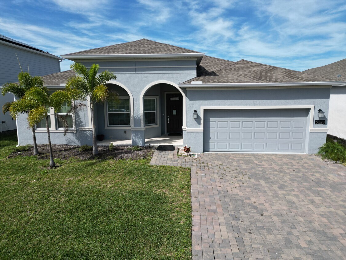 Foto principal - 6323 Lakepine St