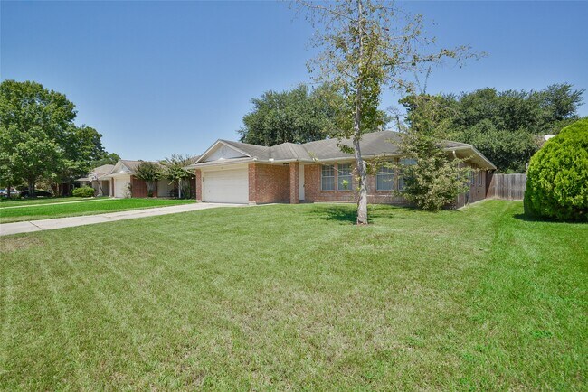 Foto del edificio - 2311 Old Oak Ln