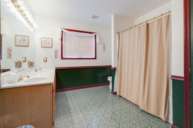 Foto del edificio - 4208 Riverdale Ave
