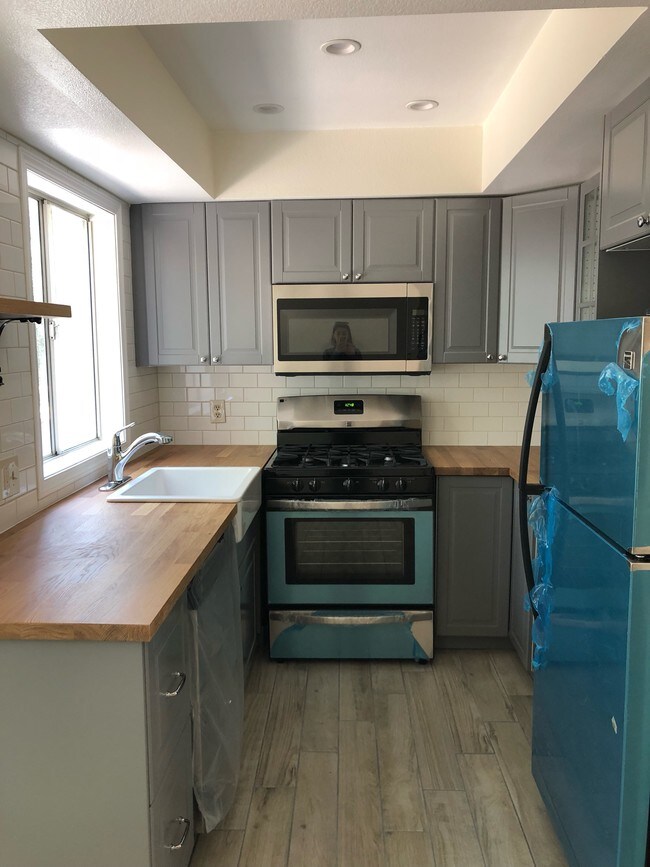 Cocina - 7320 Balboa Blvd