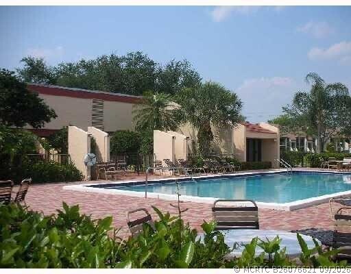 Foto del edificio - 6733 Coral Lake Dr