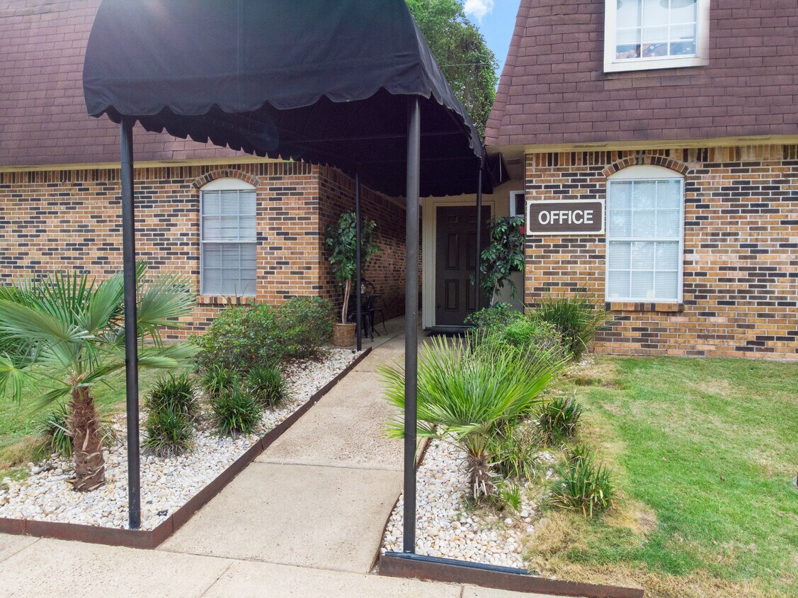 Heron Lakes Country Club Apartment Homes Mobile, AL