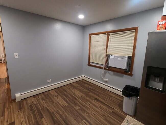 Foto del edificio - 5931 S Whipple St