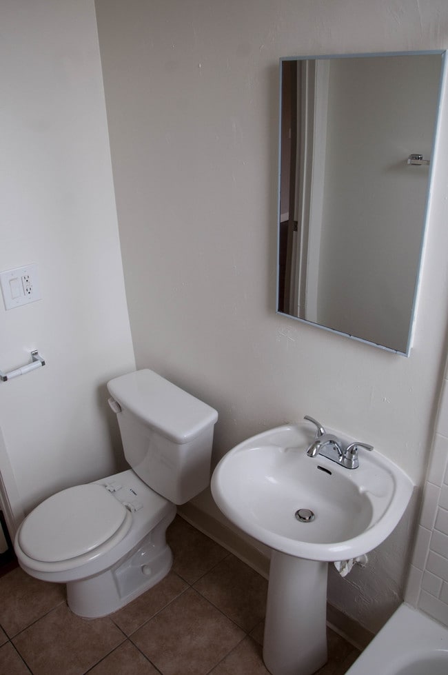 Building Photo - The Elmwood Apartments...Beautiful Apartments in the Heart of Koreatown!