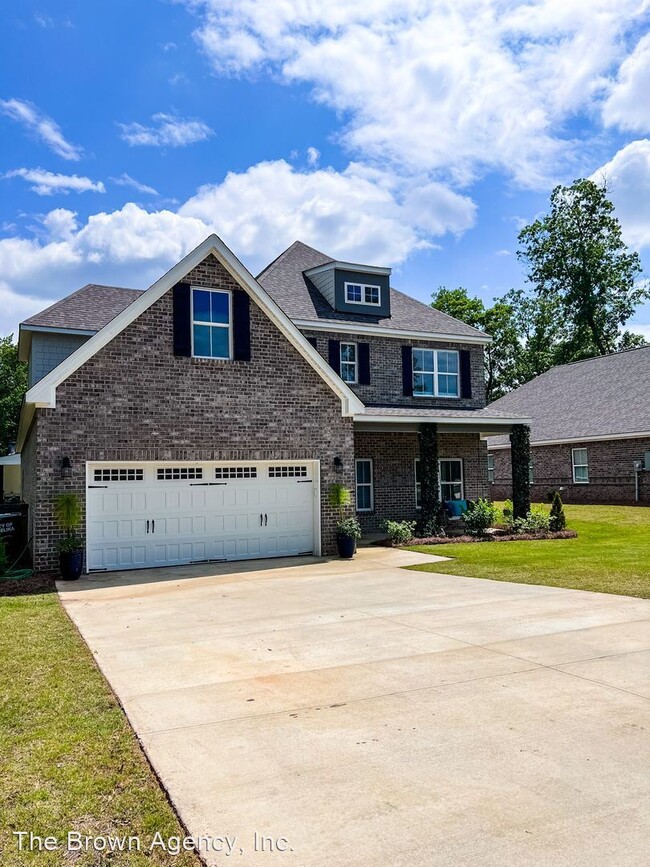 Building Photo - 4 br, 3.5 bath House - 2109 Sherwood Dr.