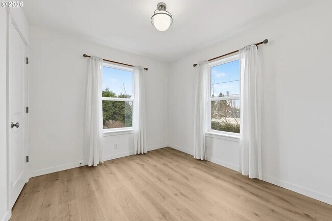 Foto del edificio - 5592 Burnett Ave