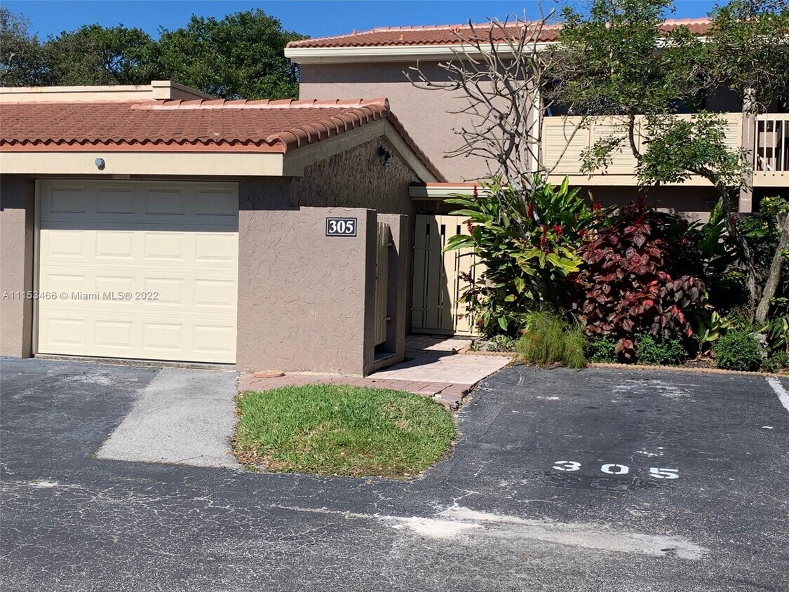 Foto principal - 305 Bonnie Brae Way