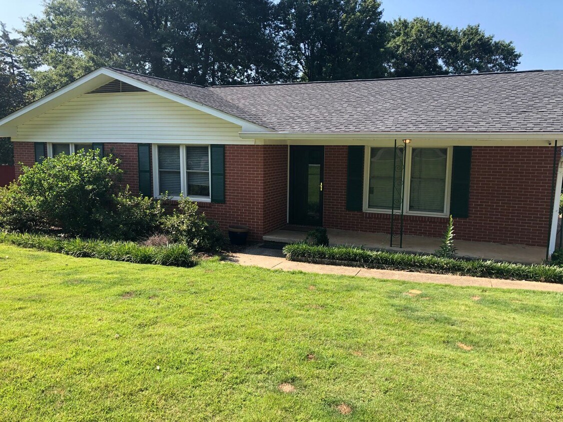 Foto principal - Available August!