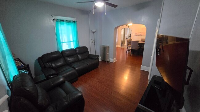 Foto del edificio - 601 W Main St