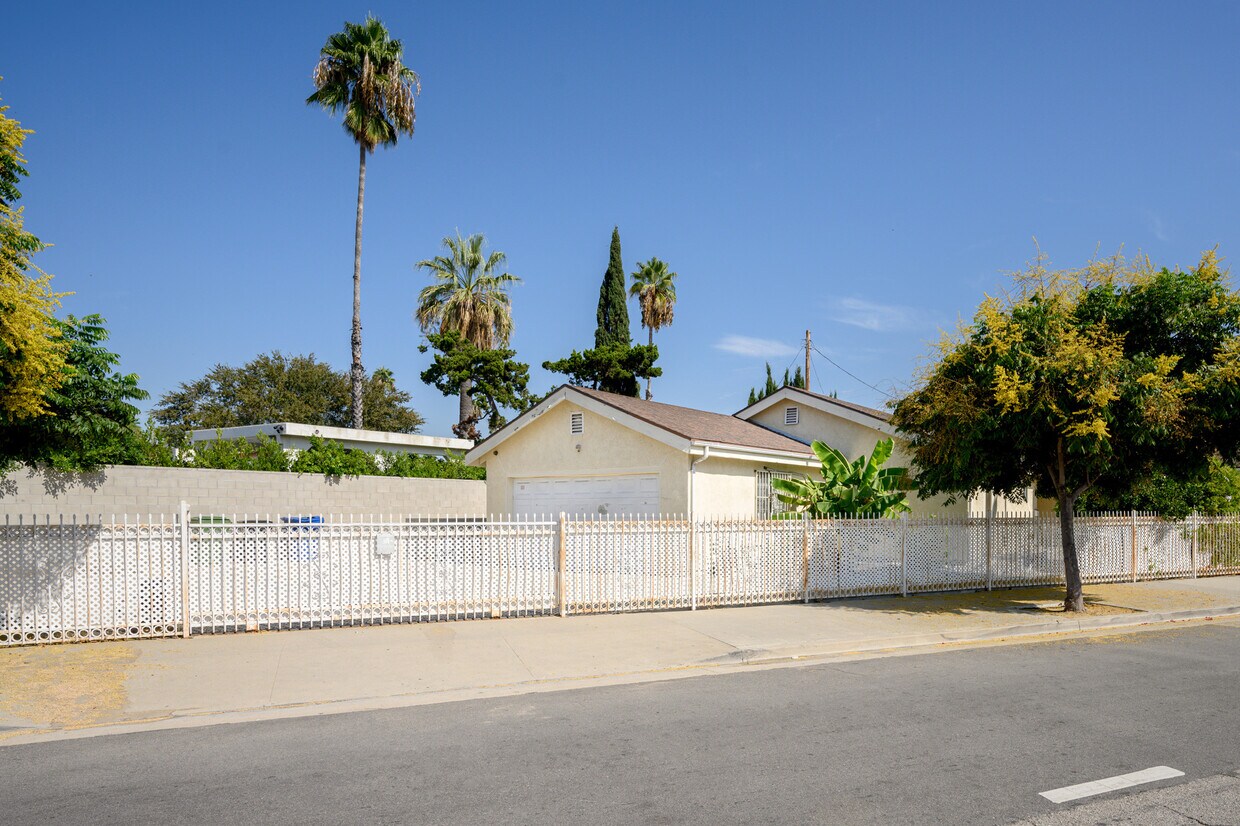 Primary Photo - 12765 Strathern St