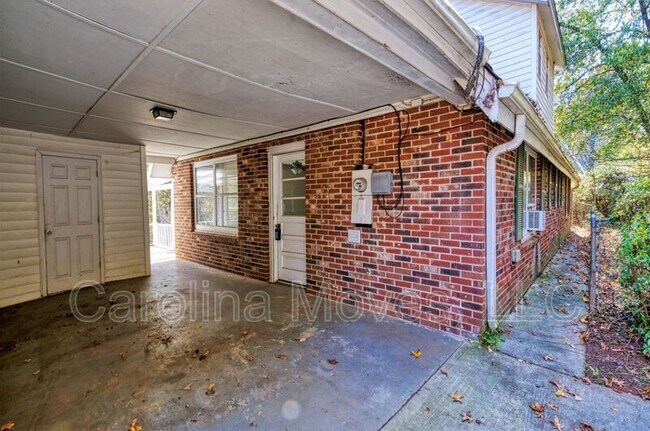 Foto del edificio - 733 Tanner Rd