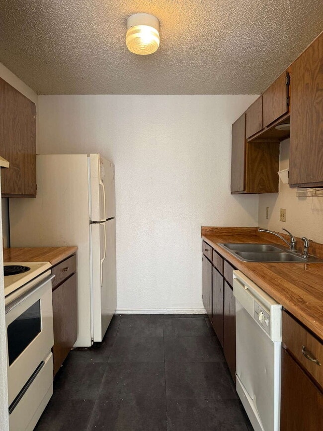 Foto del edificio - 5221 Meadow Rise St