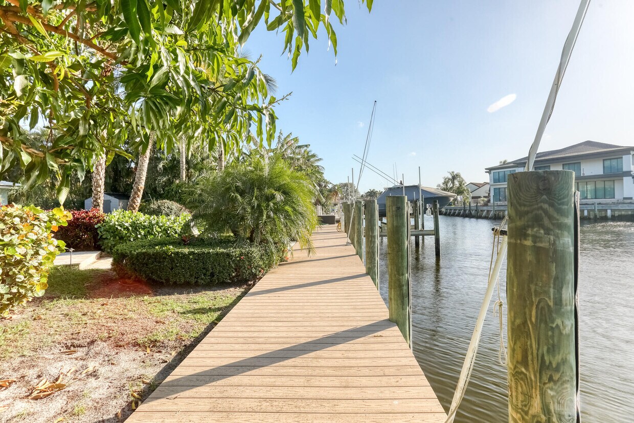 Primary Photo - 12293 Coconut Row