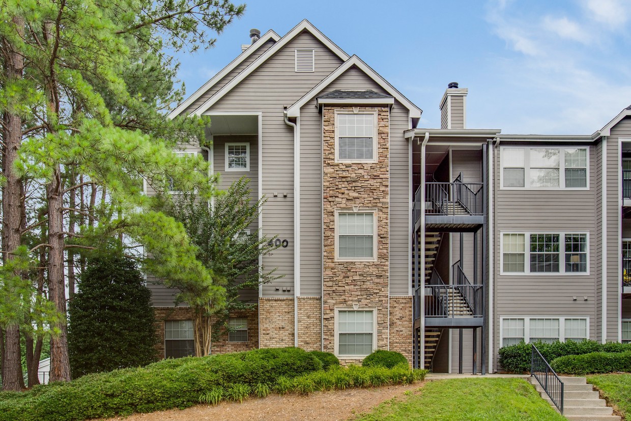 Crowne Oaks Apartments - Crowne Oaks Apartments