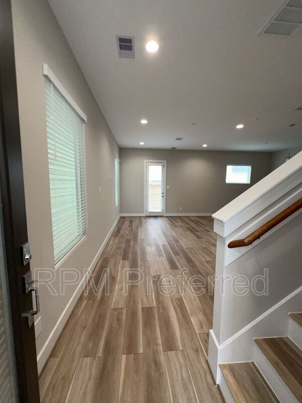 Foto del edificio - 8402 Curry Rd