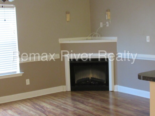 Building Photo - 2064 Reserve Ln