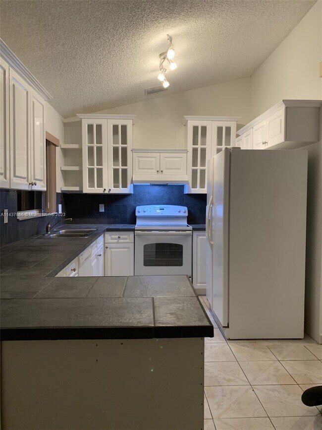 Foto del edificio - 5364 NW 188th St