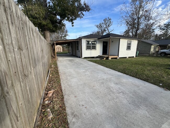 Photo - 10438 Barnham St House