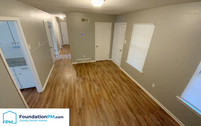 Building Photo - 4572 Spring Glen Dr