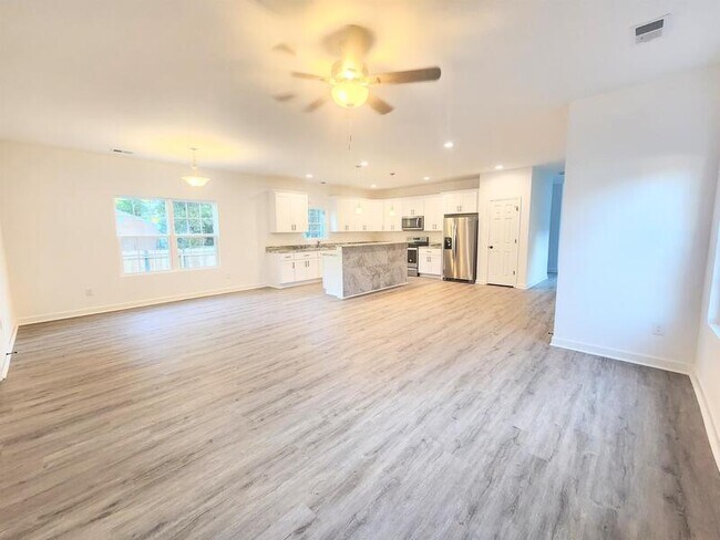 Foto del edificio - 4859 Town Point Rd