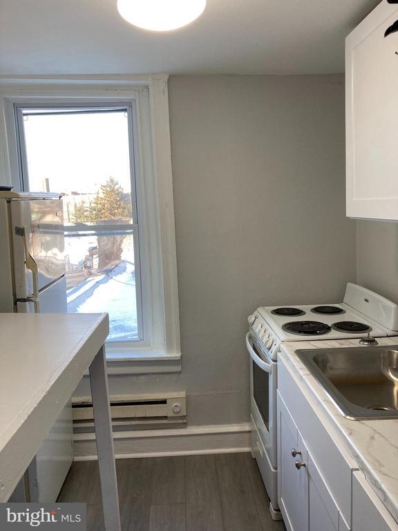 Foto del edificio - 131 E Roosevelt Blvd