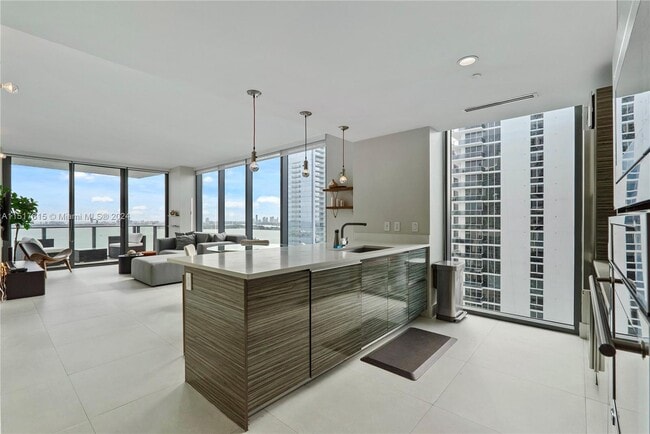 Foto del edificio - 460 NE 28th St