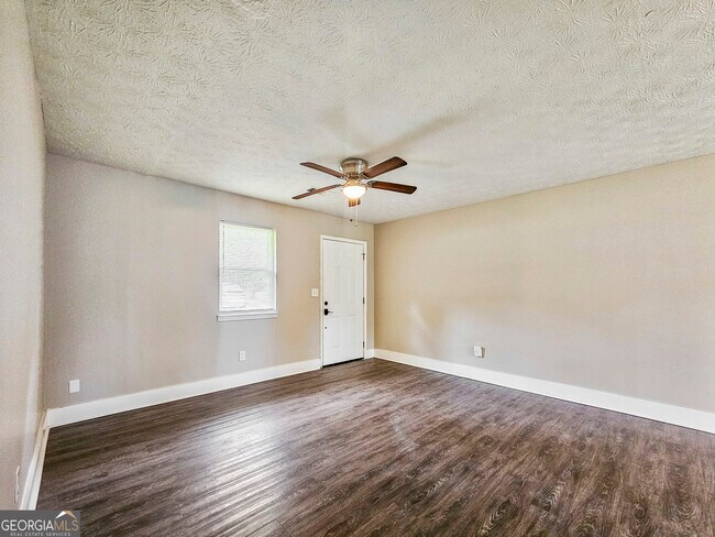 Foto del edificio - 3006 Stanton Rd SE