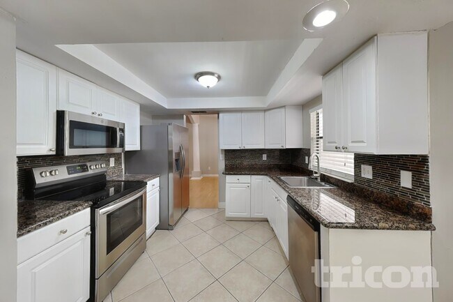 Foto del edificio - 506 Emberwood Dr