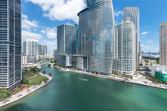 Foto del edificio - 901 Brickell Key Blvd