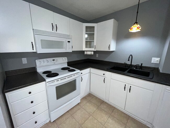 Building Photo - 100 Dixon Ave