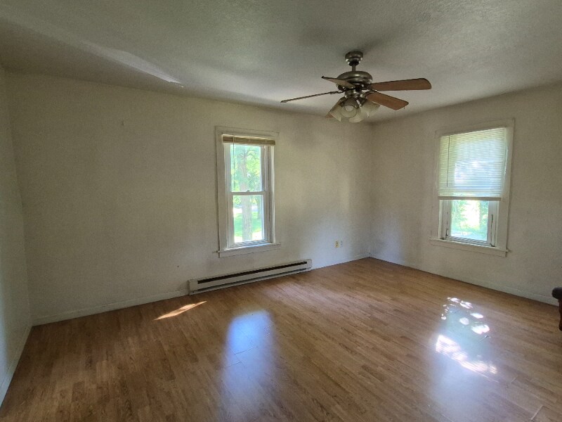 Foto principal - 4893 Cambria Rd