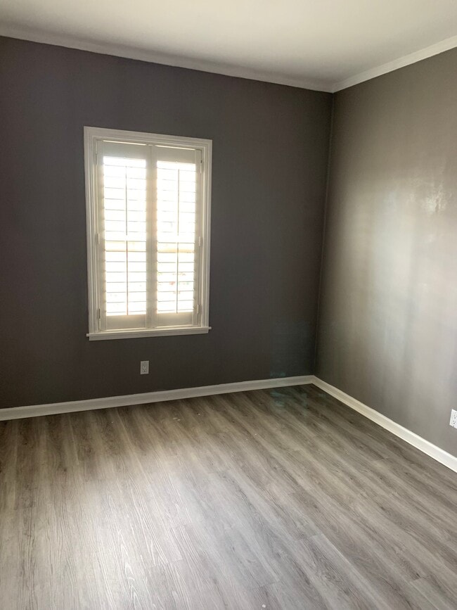 Building Photo - 2019 E 20th St