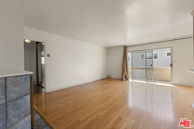 Building Photo - 1012 7th St
