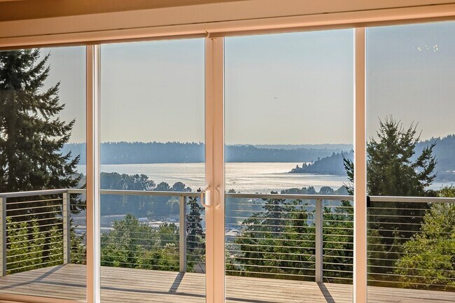 Foto del edificio - Lake Washington Views!