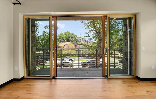 Foto del edificio - 20 Boulder Cres St