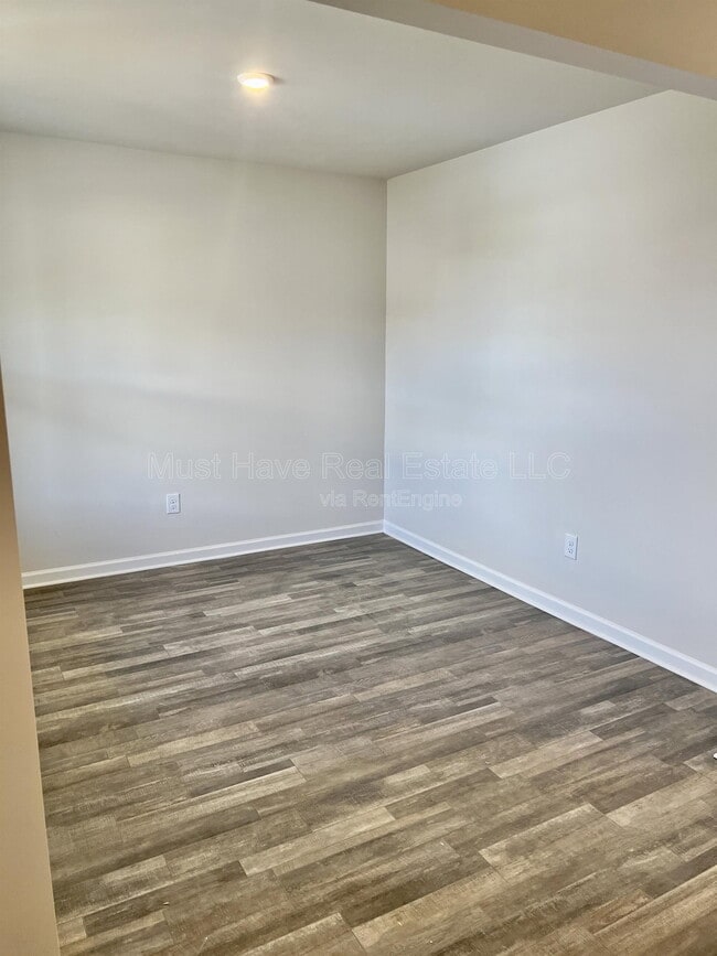 Building Photo - 1459 Cannan Mountain Dr