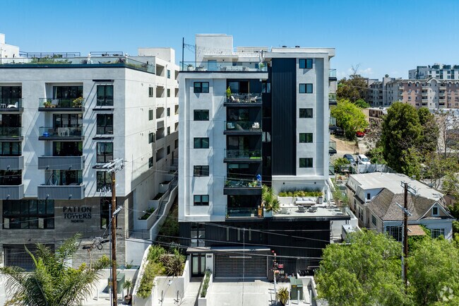 Foto alternativa - Patton Towers