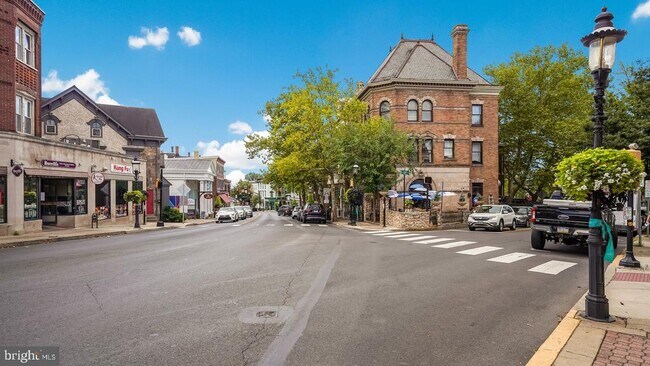 Foto del edificio - 22 N Main St