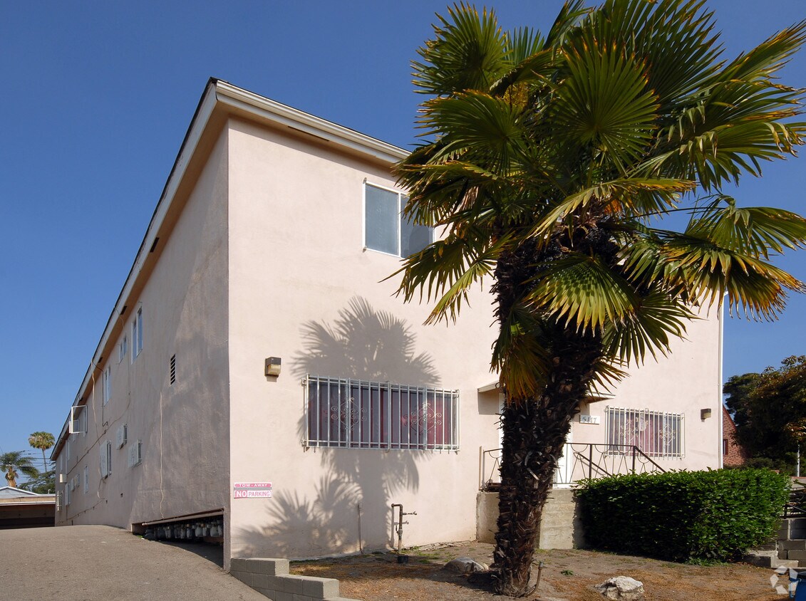 Building Photo - 5117 Crenshaw Blvd