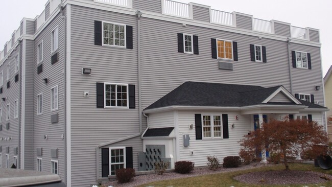 Building Photo - 20 W Rosseter St