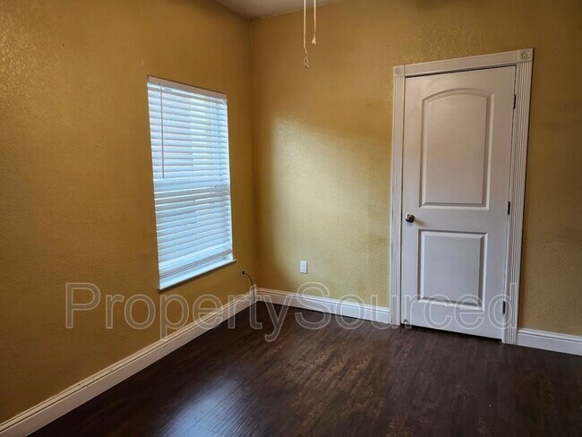 Building Photo - 139 W Yosemite Ave