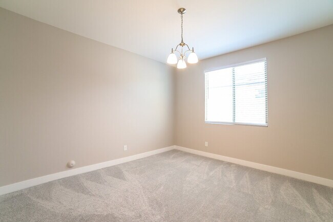 Foto del edificio - 13359 W Rowel Rd