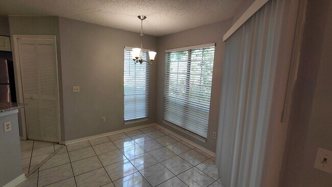 Foto del edificio - Spacious 2 Bedroom 2 Bath Condo in Townes of Southgate